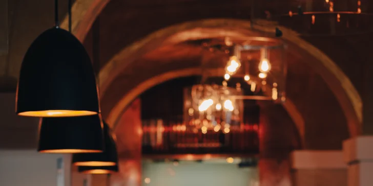 Dárkové vouchery na 1500 až 3000 Kč do restaurace Brick's na Malé Straně