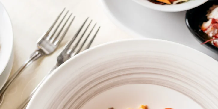 Dárkové vouchery na 1500 až 3000 Kč do restaurace Brick's na Malé Straně