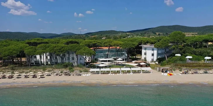 Luxusní dovolená v Toskánsku: 5* hotel přímo u pláže, snídaně nebo polopenze, animace