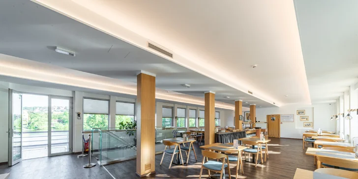 Botel Racek: vánoční menu i silvestrovský raut s neomezenou konzumací v Praze