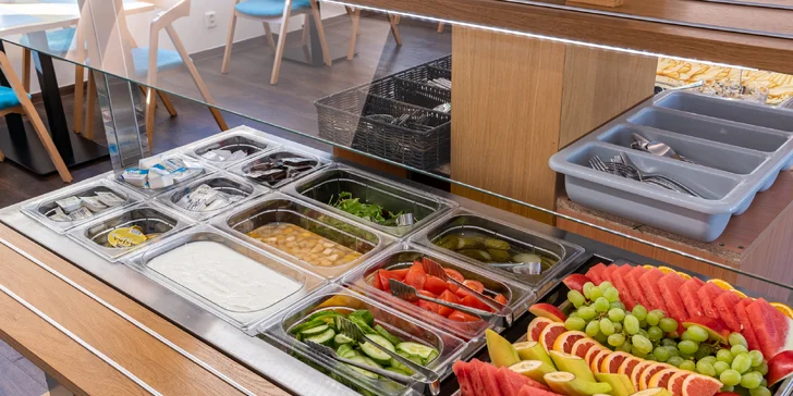 Botel Racek: vánoční menu i silvestrovský raut s neomezenou konzumací v Praze