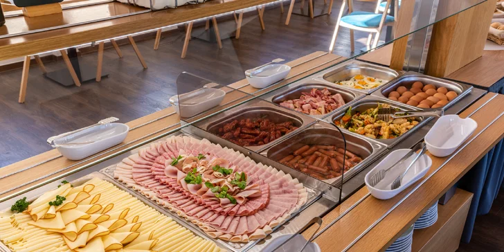 Botel Racek: vánoční menu i silvestrovský raut s neomezenou konzumací v Praze