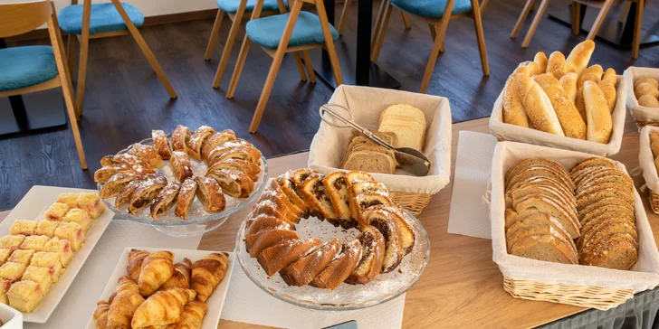 Botel Racek: vánoční menu i silvestrovský raut s neomezenou konzumací v Praze