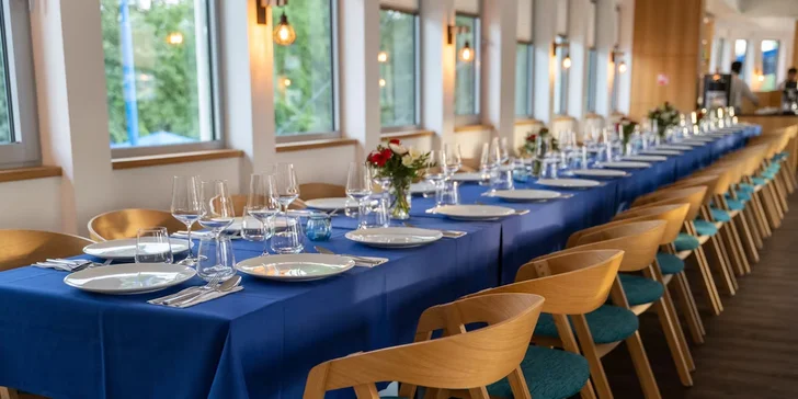 Botel Racek: vánoční menu i silvestrovský raut s neomezenou konzumací v Praze