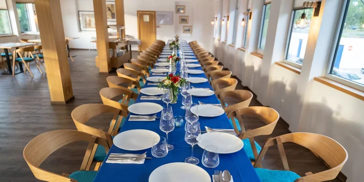 Botel Racek: vánoční menu i silvestrovský raut s neomezenou konzumací v Praze