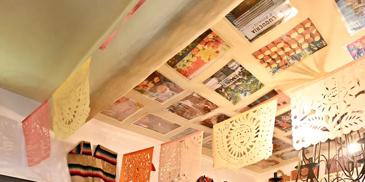 Mexický degustační talíř v centru Prahy vč. modrého frizzante i tradiční buñuelos