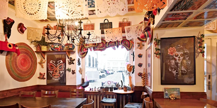 Mexický degustační talíř v centru Prahy vč. modrého frizzante i tradiční buñuelos