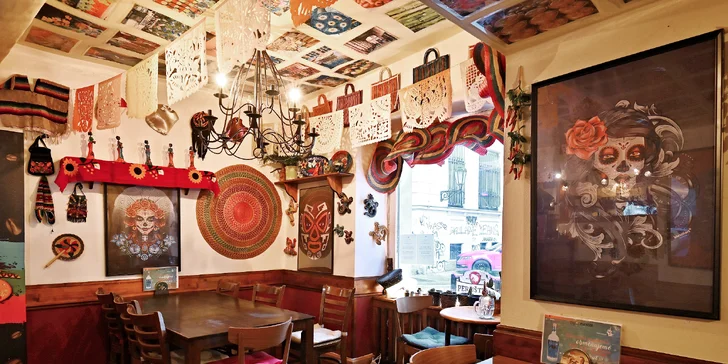 Mexický degustační talíř v centru Prahy vč. modrého frizzante i tradiční buñuelos