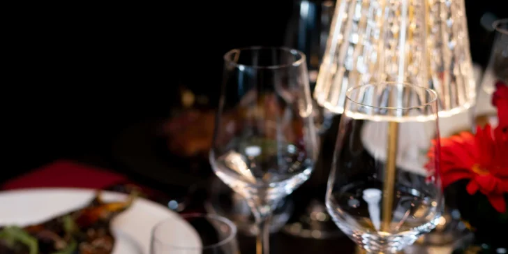 Otevřené vouchery v hodnotě 500-2000 Kč do moderní asijské fusion restaurace