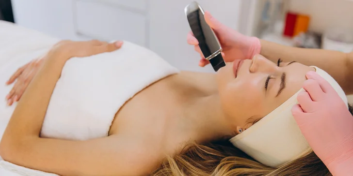 Kosmetické ošetření: hloubková péče ultrazvukem, radiofrekvence i galvanická žehlička