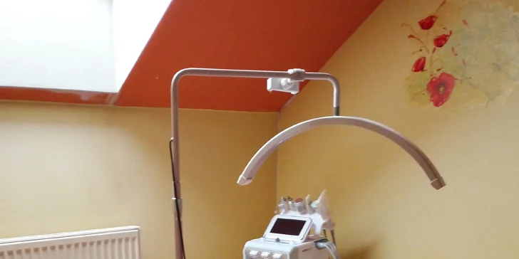 Kosmetické ošetření: hloubková péče ultrazvukem, radiofrekvence i galvanická žehlička