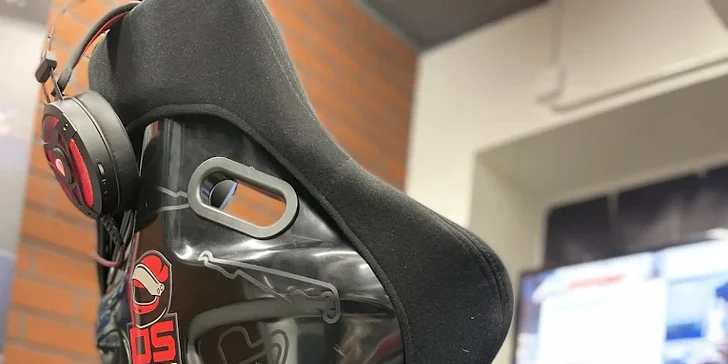 Šlápněte na to: závodní simulátor na 30 či 60 min. pro 2 osoby