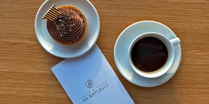 Sladká tečka i osvěžující drink: otevřené vouchery na 300 až 1500 Kč do kavárny na náplavce