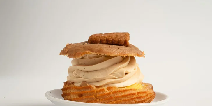 Sladká tečka i osvěžující drink: otevřené vouchery na 300 až 1500 Kč do kavárny na náplavce