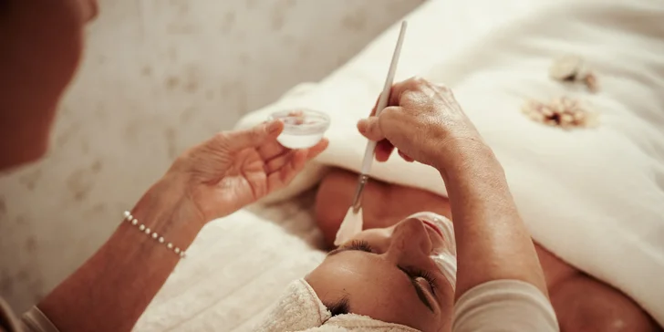 Dejte sbohem vráskám: hodinové ošetření pleti radiofrekvencí a LED světlem v Prostějově