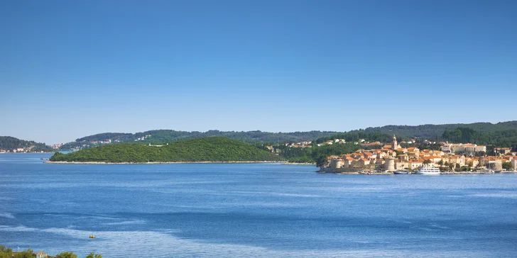 Slunný pobyt v Dalmácii: hotel přímo u moře, strava a bazén