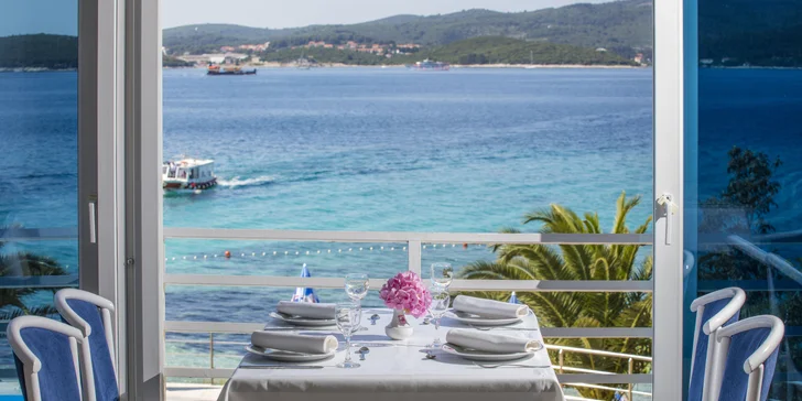 Slunný pobyt v Dalmácii: hotel přímo u moře, strava a bazén