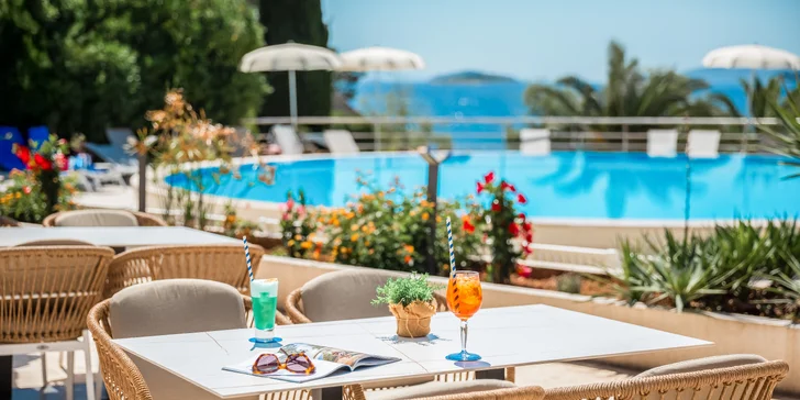 Slunný pobyt v Dalmácii: hotel přímo u moře, strava a bazén