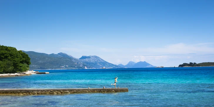 Slunný pobyt v Dalmácii: hotel přímo u moře, strava a bazén