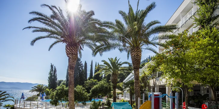 Slunný pobyt v Dalmácii: hotel přímo u moře, strava a bazén