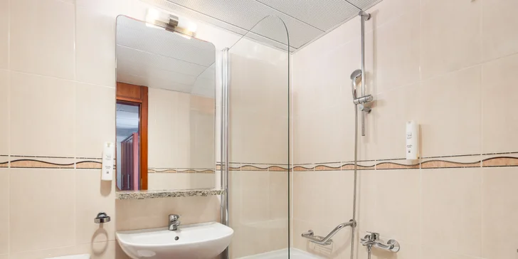 Relax na ostrově Korčula: 4* hotel se stravou, neomezeným wellness i večerním a dětským programem