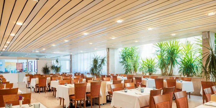 Relax na ostrově Korčula: 4* hotel se stravou, neomezeným wellness i večerním a dětským programem