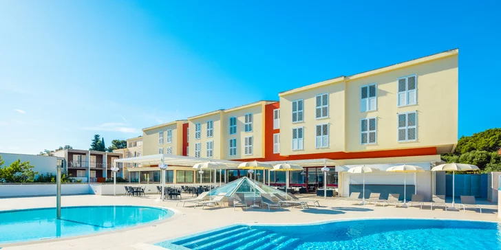 Relax na ostrově Korčula: 4* hotel se stravou, neomezeným wellness i večerním a dětským programem