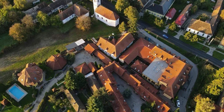Dovolená na ranči v Novém Tekově: Koně, polopenze, bowling i wellness