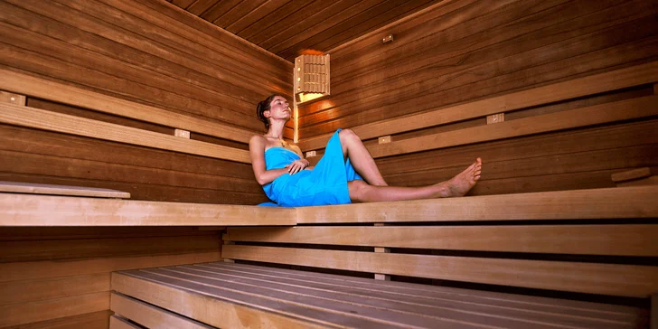 Hodina privátní finské sauny i s půlhodinovou masáží nohou pro dva