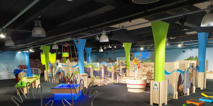 Zabavte své ratolesti: vstup do iQPARKu pro dospělé a děti a plyšový RobiQ k tomu