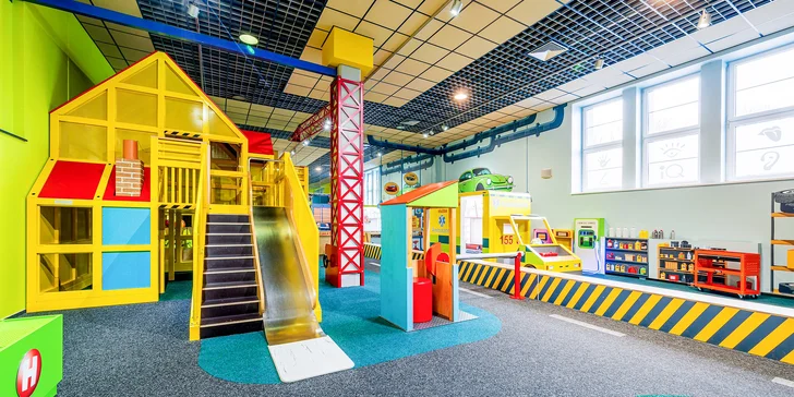 Zabavte své ratolesti: vstup do iQPARKu pro dospělé a děti a plyšový RobiQ k tomu
