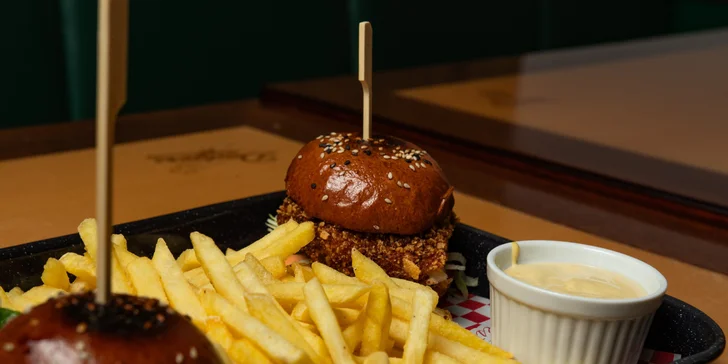 Dejte si do nosu: poctivý hovězí burger s hranolky pro jednoho či pro dva