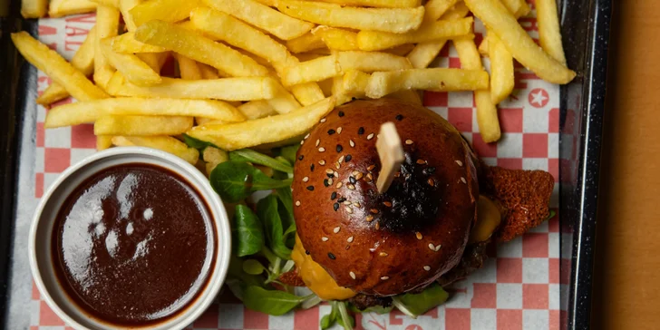 Ochutnejte Ameriku: menu pro 2 osoby s mini burgery, žebry i křídly