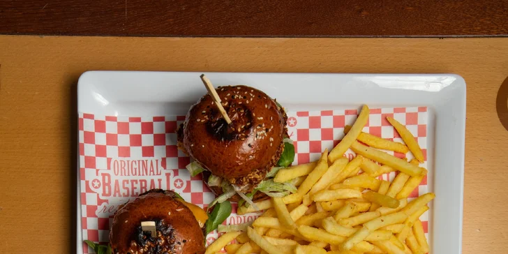 Ochutnejte Ameriku: menu pro 2 osoby s mini burgery, žebry i křídly