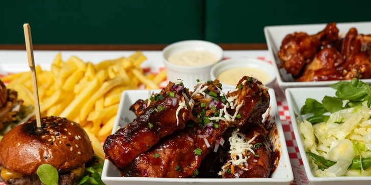 Ochutnejte Ameriku: menu pro 2 osoby s mini burgery, žebry i křídly