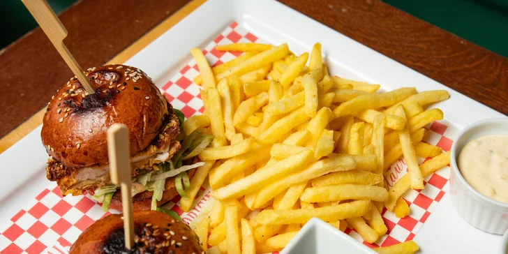 Dejte si do nosu: poctivý hovězí burger s hranolky pro jednoho či pro dva