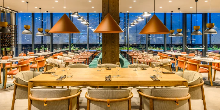 Čtyřhvězdičkový hotel v centru Debrecínu: polopenze i drink ve Sky Baru s panoramatickým výhledem