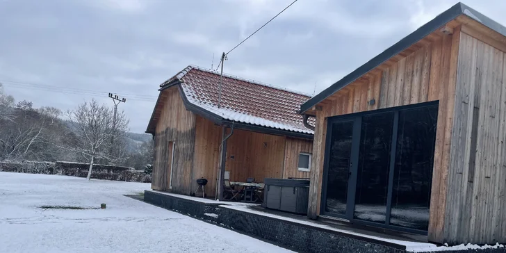 Wellness apartmán přímo na hranici Brd pro pár i rodinu s venkovní vířivkou i infrasaunou