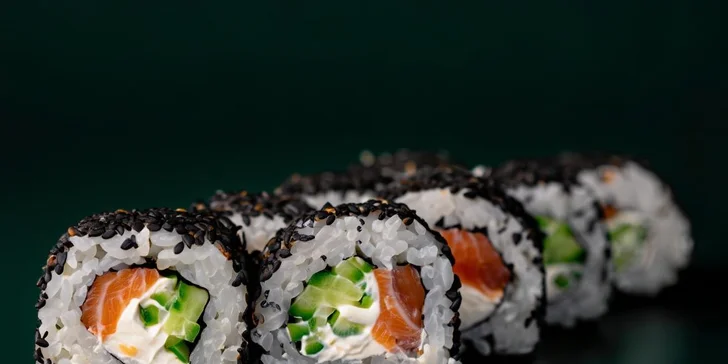 Sushi s sebou: otevřený voucher do bistra v Polabinách na 300, 500 nebo 1000 Kč