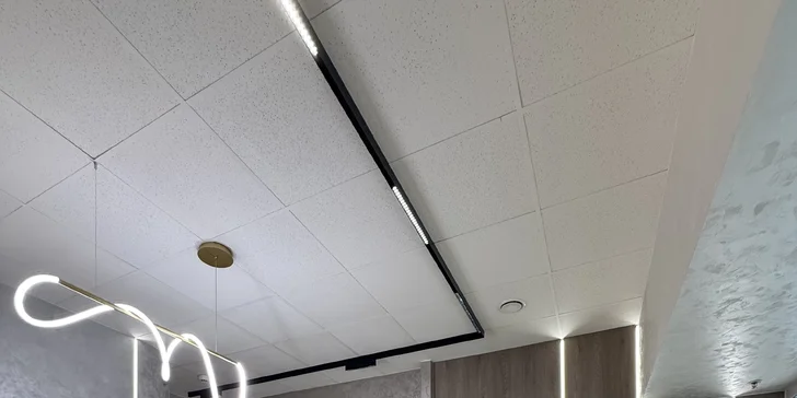 Péče o pleť: hydratační, anti-age i komplexní ošetření, karboxyterapie či mikrojehličkování, 60–105 min.