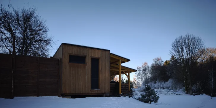 Luxusní chata v kempu na Vysočině: venkovní vířivka a výlety po kraji lesů a rybníků