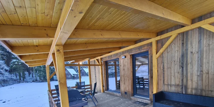 Luxusní chata v kempu na Vysočině: venkovní vířivka a výlety po kraji lesů a rybníků