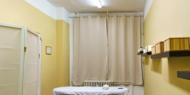 Netradiční masáž zad s drbáním nebo manuální lymfatická masáž