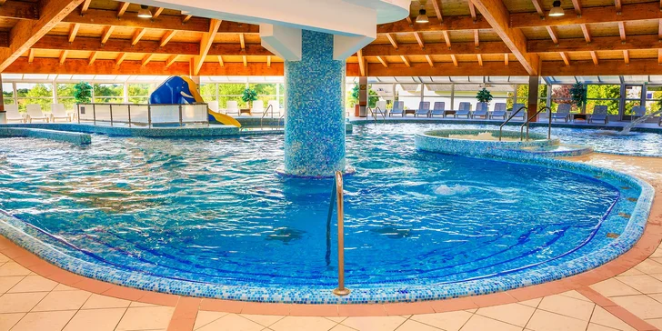 Relax pro rodinu nebo partu přátel blízko Budapešti: neomezeně wellness, možnost polopenze a slevy, děti zdarma