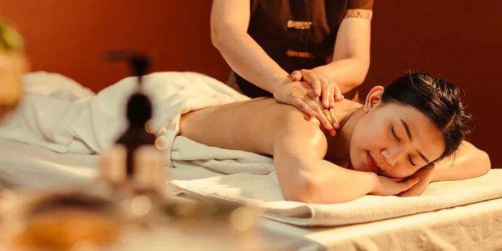 Dopřejte si absolutní relax: thajská olejová či kokosová masáž v délce 60 minut