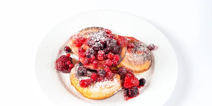 Snídaně v centru Plzně: toast se ztraceným vejcem, nebo BLT sendvič, k tomu káva a džus