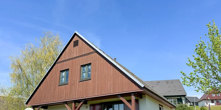 Chaty v Čisté v Krkonoších až pro 8 osob: sjezdovky, výlety a v létě bazén