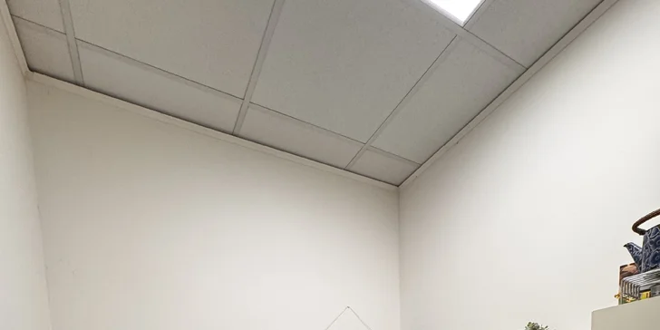 Masáž zad nebo celotělová, reflexní terapie nohou i lávové kameny