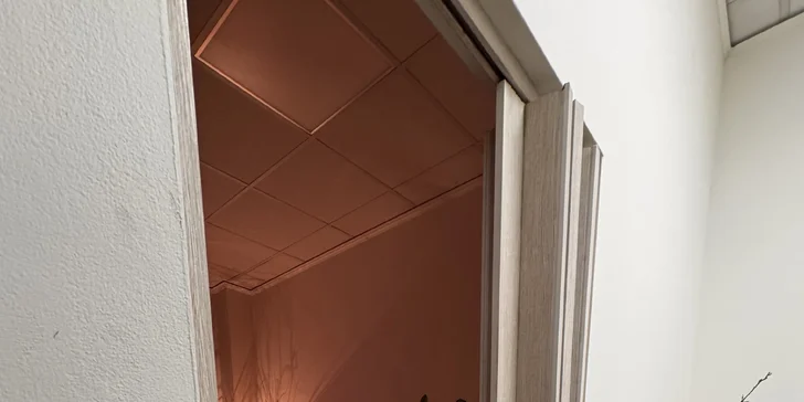 Masáž zad nebo celotělová, reflexní terapie nohou i lávové kameny