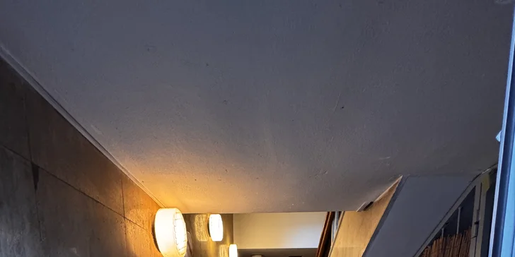 Masáž zad nebo celotělová, reflexní terapie nohou i lávové kameny